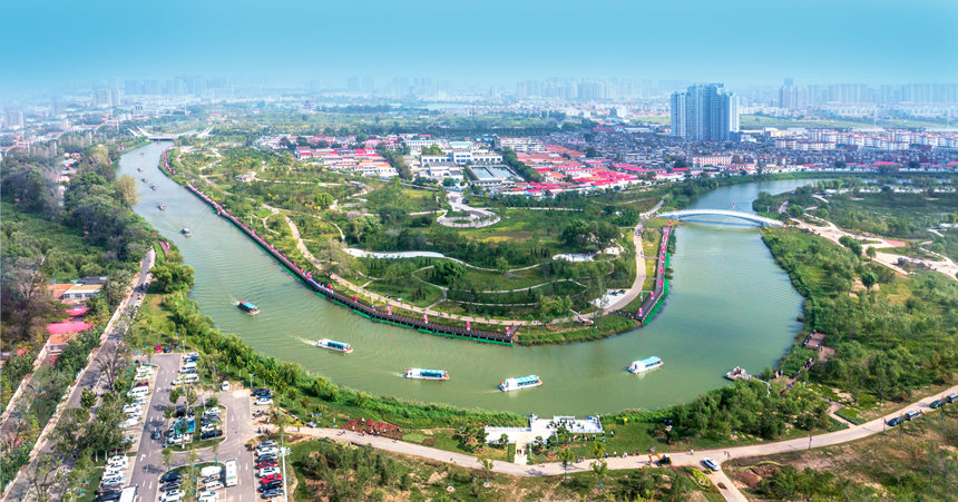 大运河沧州段通航（航拍图）。 陈秀峰摄